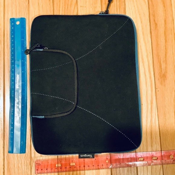 Targus Soft sided NylonTablet Case 12” X 10” Black - Picture 2 of 5